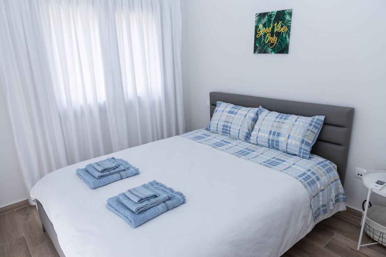 Design Apartment With Swimming Pool Near The Beach Aten Exteriör bild