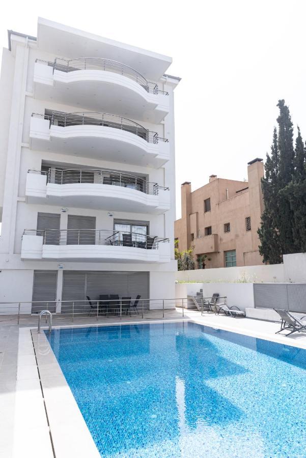 Design Apartment With Swimming Pool Near The Beach Aten Exteriör bild