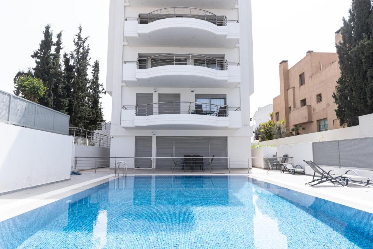 Design Apartment With Swimming Pool Near The Beach Aten Exteriör bild