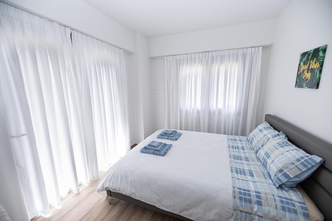 Design Apartment With Swimming Pool Near The Beach Aten Exteriör bild
